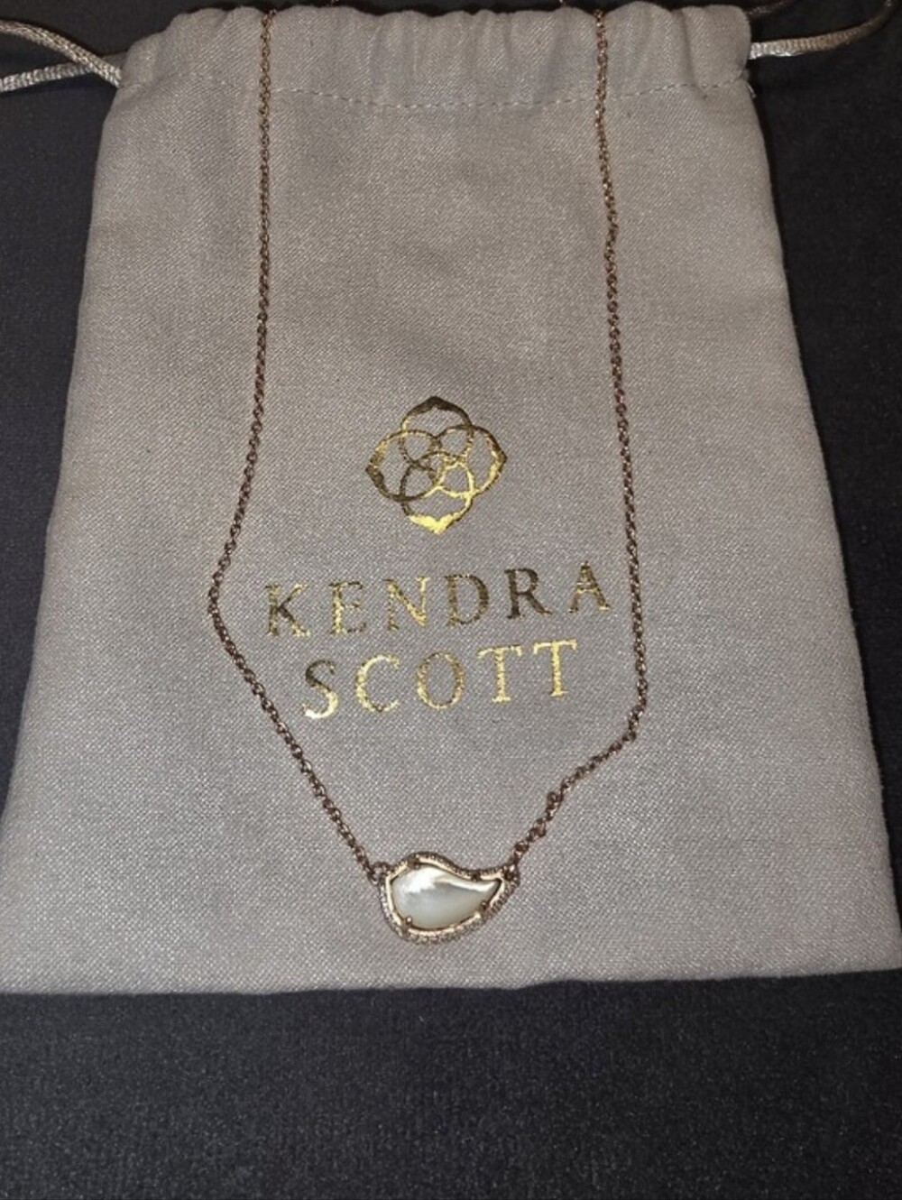 NWOT KENDRA SCOTT Rose Gold Tansy Pendant Necklace Ivory Mother Of Pearl